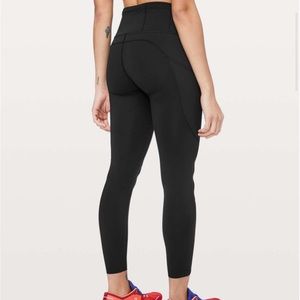 Lululemon Fast & Free 7/8 Tight II *Non-Reflective Nulux 25"
Black size 4
